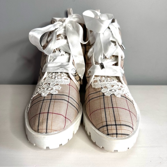 Karl Lagerfeld Plaid Lace-Up Shoes - White and Tan - Picture 2 of 10